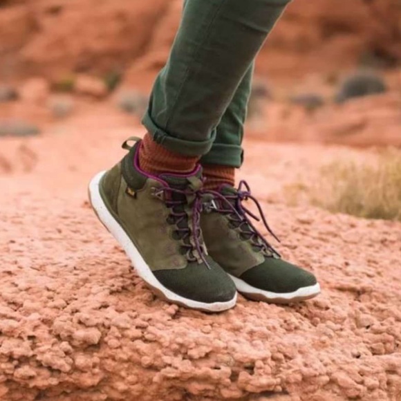 Teva Arrowood Mid Waterproof Hiking Sneaker Boots Size 8 - Picture 2 of 12